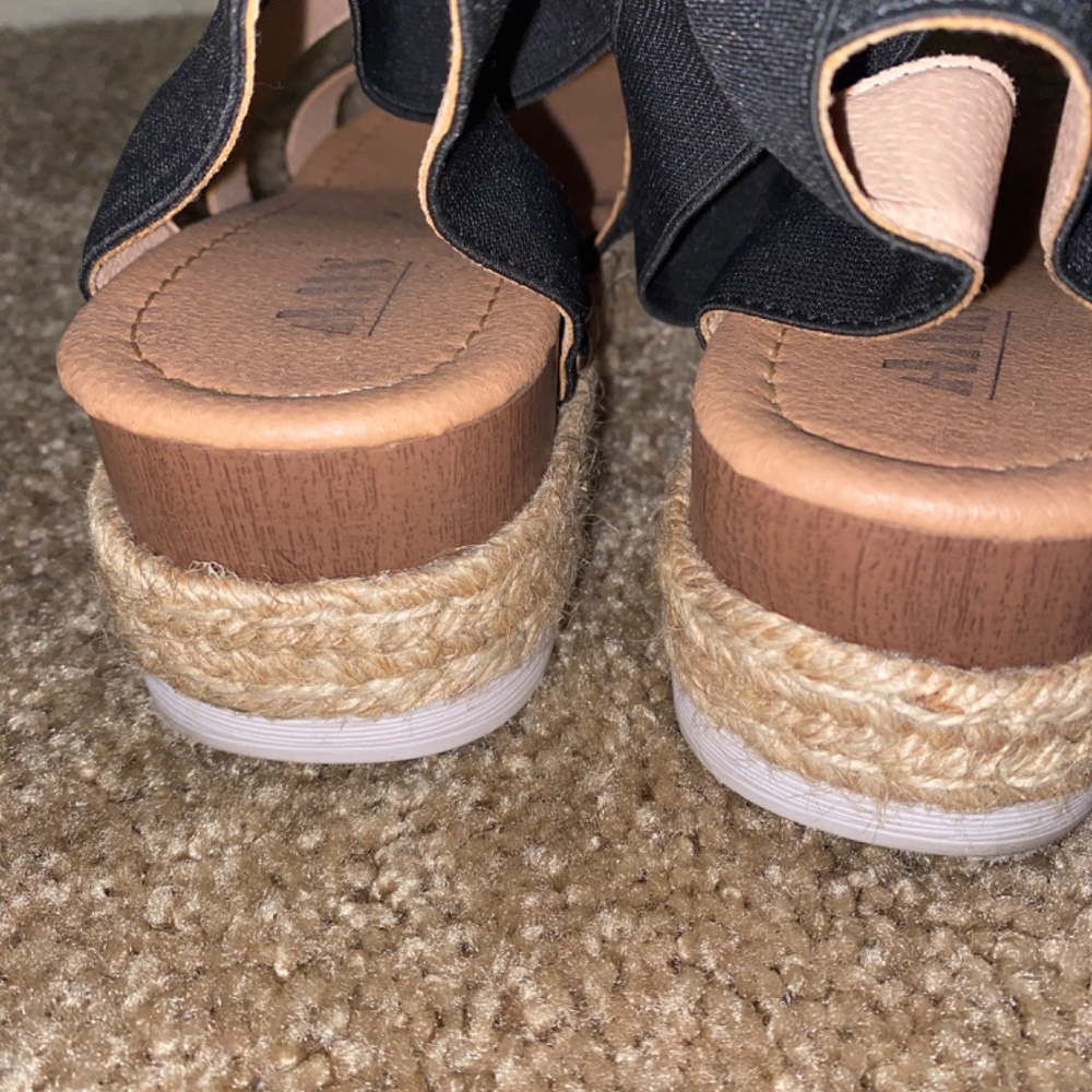 Sandals - Picture 2 of 4